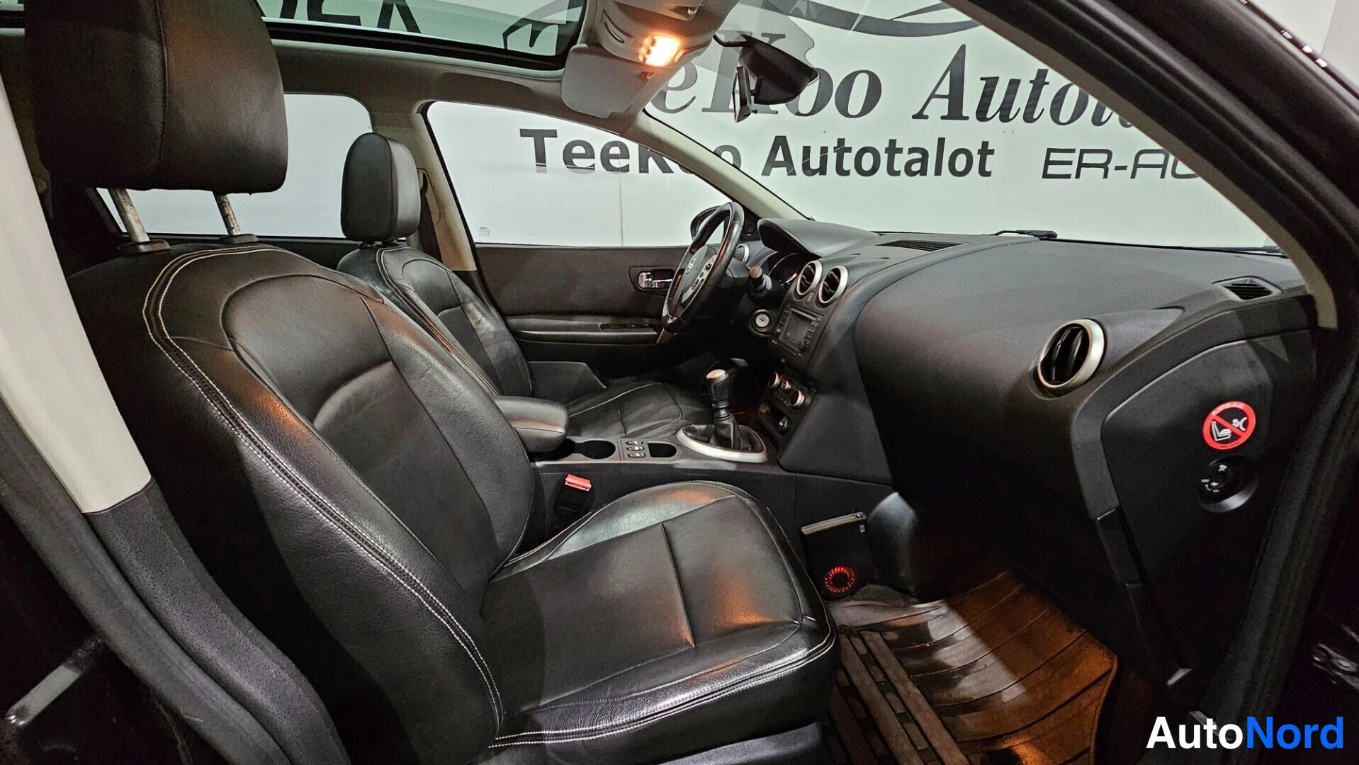Purple Nissan Qashqai+2 2014, cockpit, photo 14