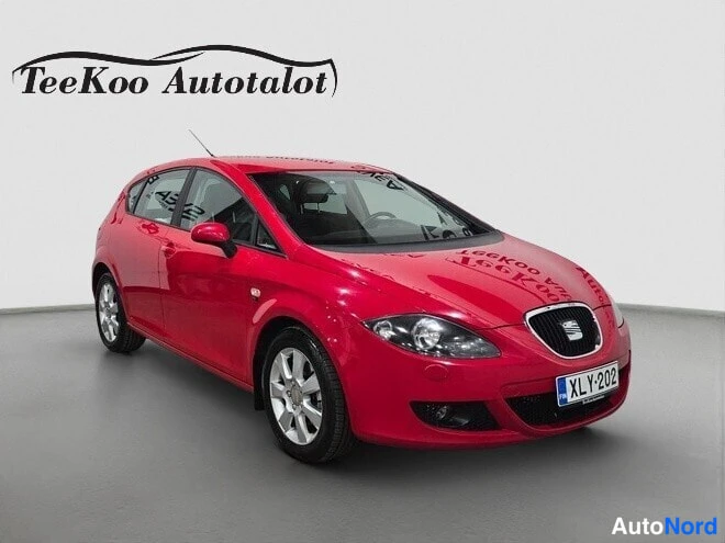 Red Seat Leon 2008, front three-quarter, nose to the right, photo 4