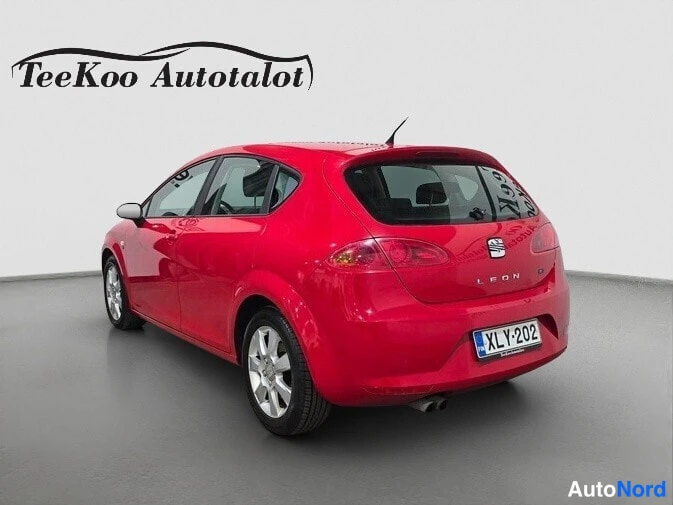 Red Seat Leon 2008, rear three-quarter, photo 12