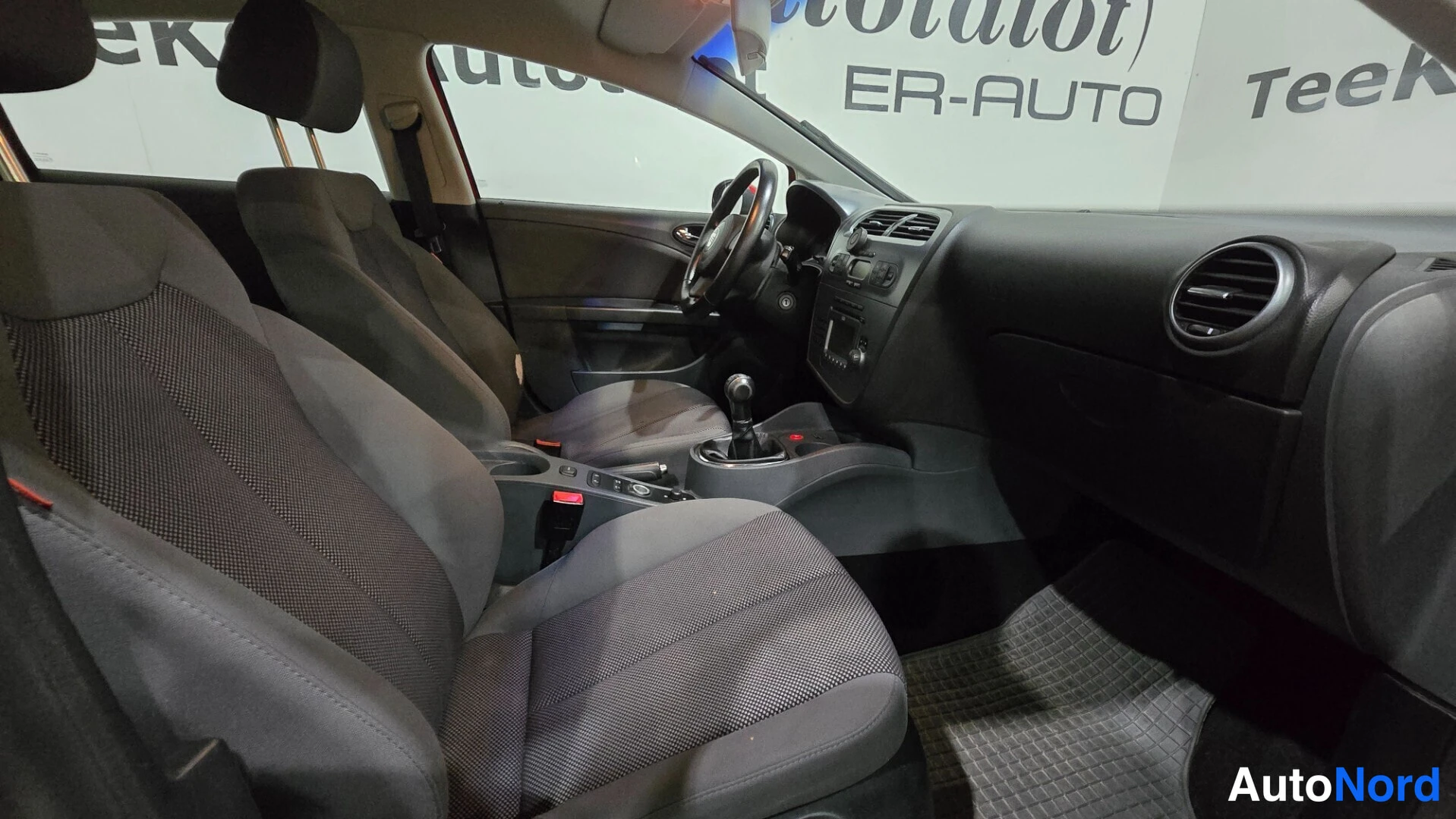 Red Seat Leon 2008, rear seats, photo 14