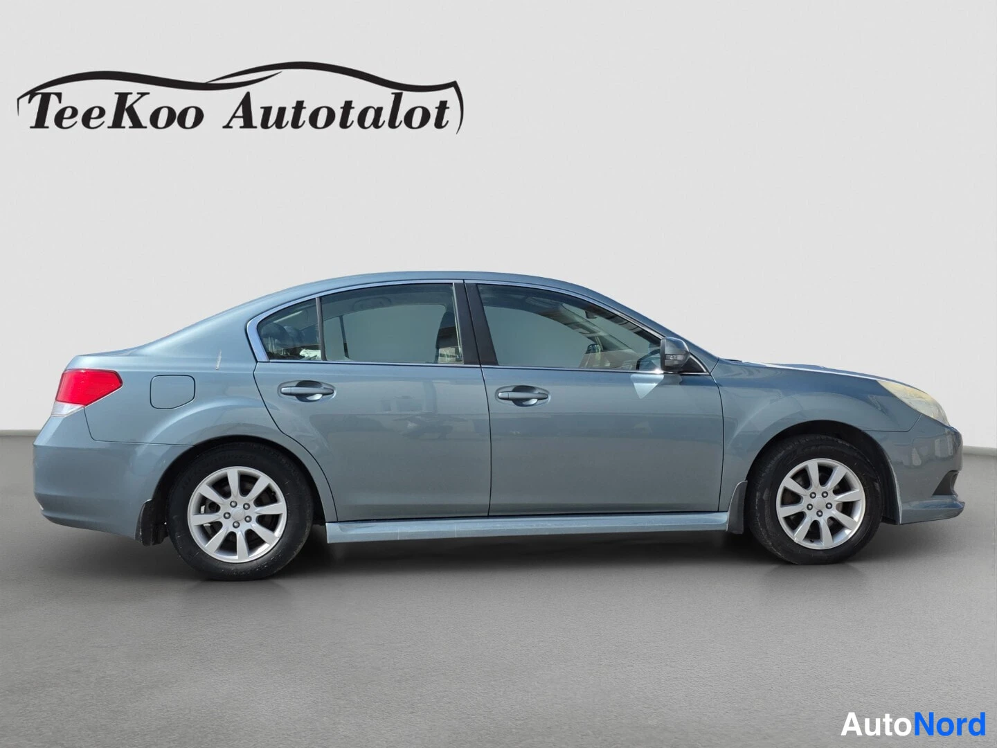 Grey Subaru Legacy 2010, side, photo 4