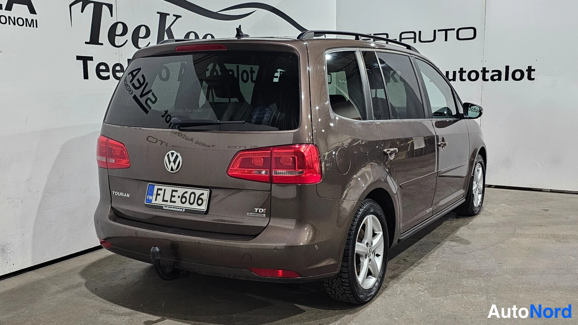 Brown Volkswagen Touran 2013, rear three-quarter, photo 11