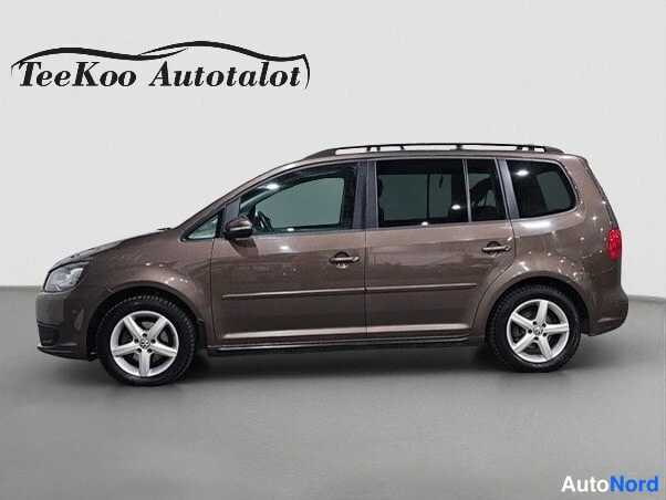 Brown Volkswagen Touran 2013, front three-quarter, nose to the left, photo 2