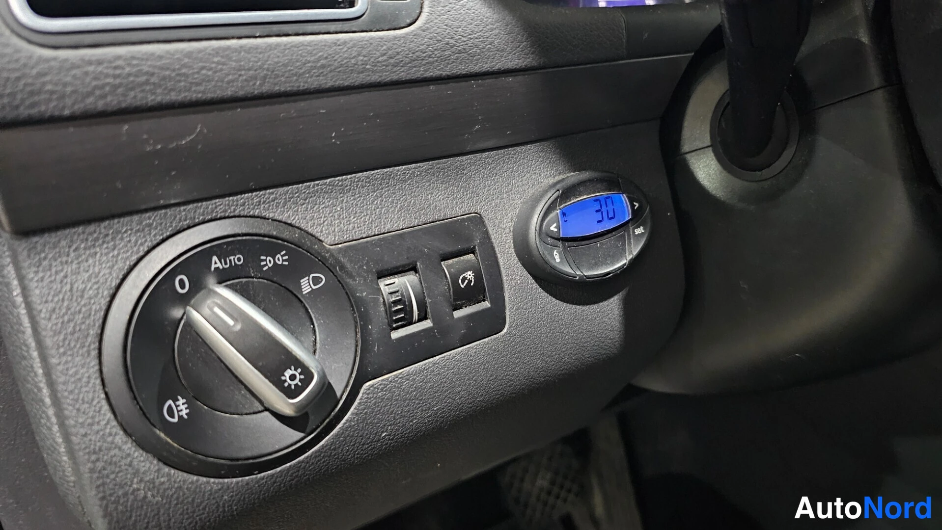 Brown Volkswagen Touran 2013, detail, photo 17