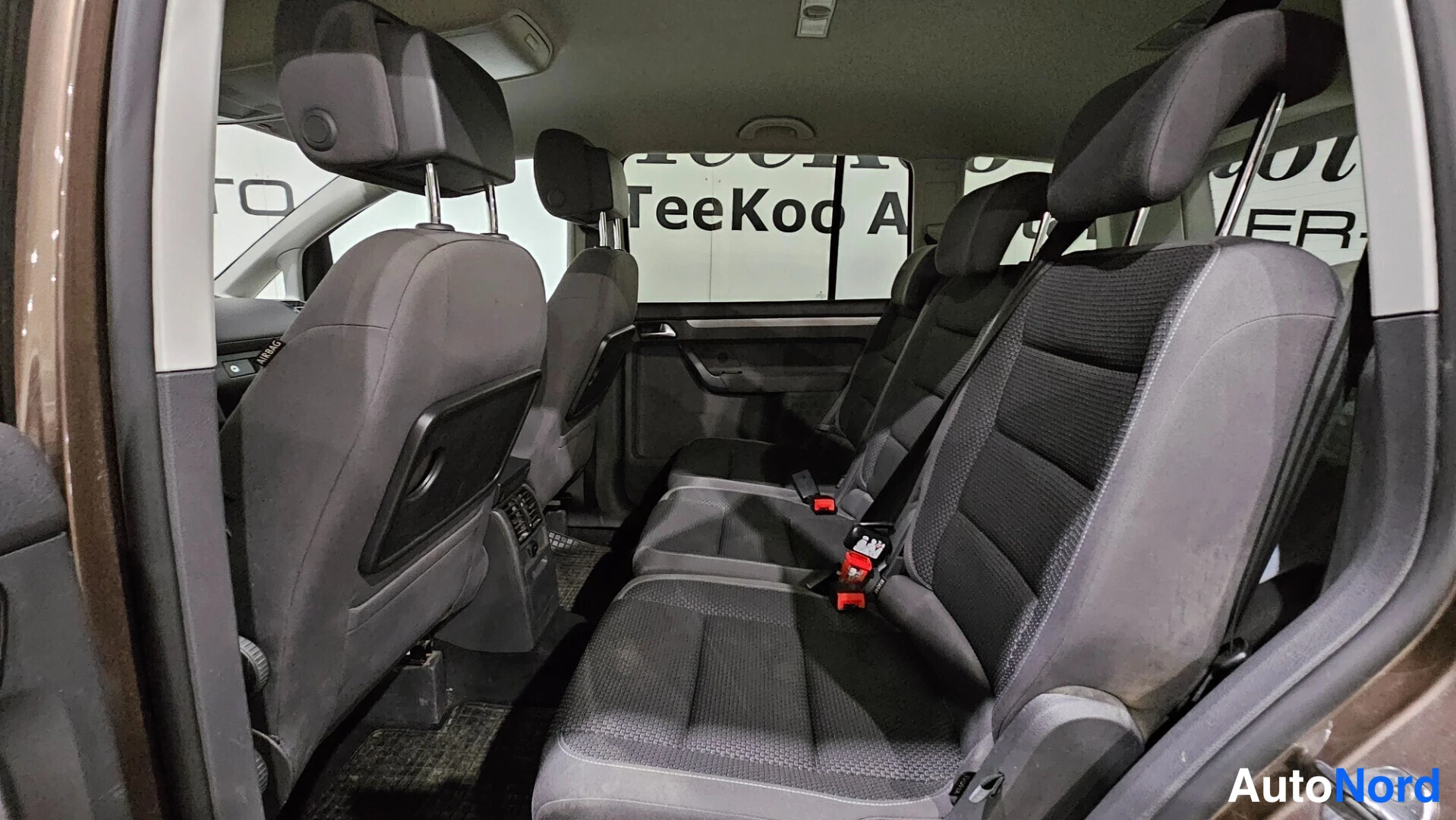 Brown Volkswagen Touran 2013, rear seats, photo 16