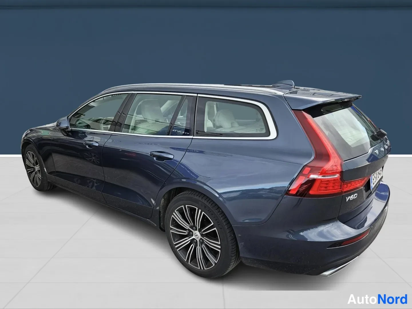 Sininen Volvo V60 2021, takaviisto, kuva 3