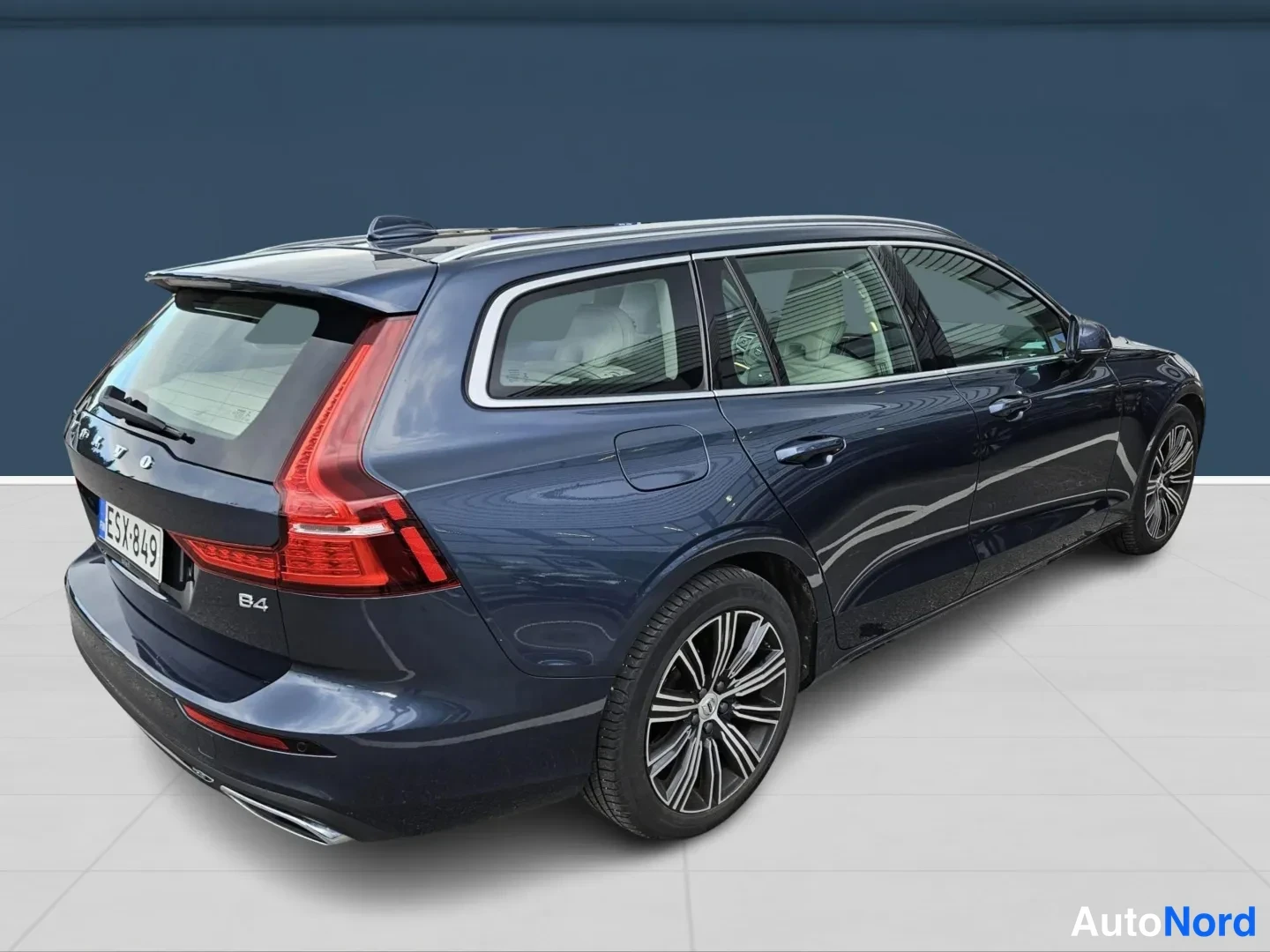 Sininen Volvo V60 2021, takaviisto, kuva 4