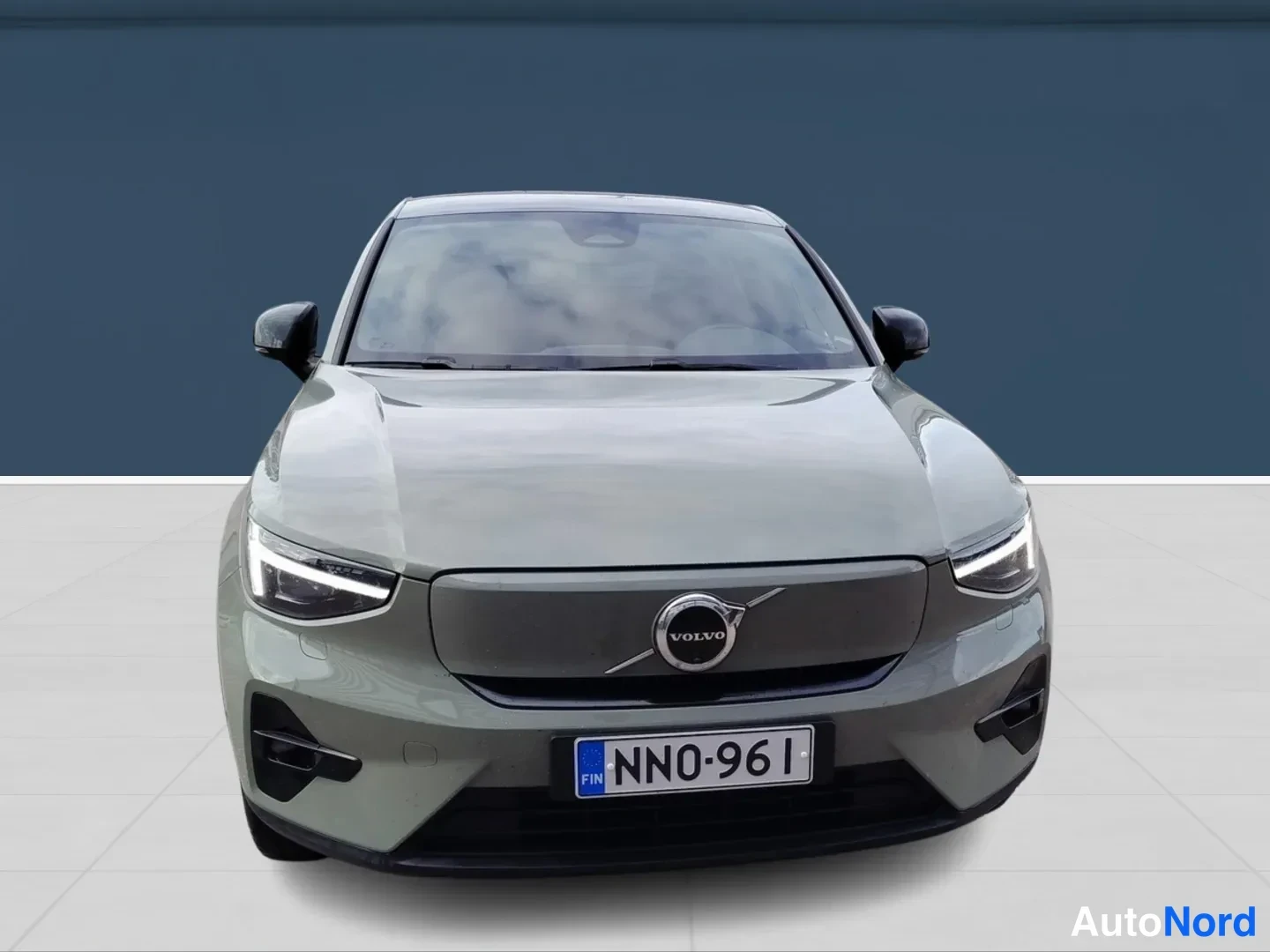 Vihreä Volvo C40 2024, edestä, kuva 3