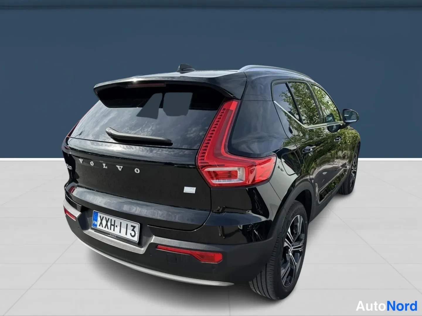 Musta Volvo XC40 2021, takaviisto, kuva 4