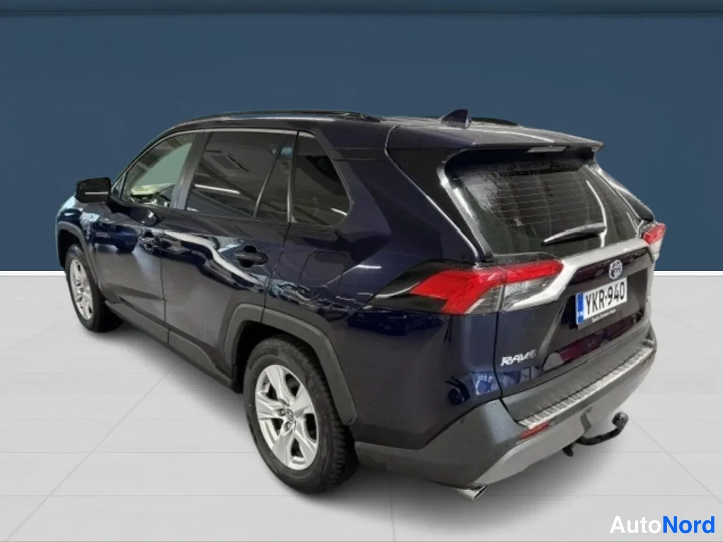 Sininen Toyota RAV4 2020, takaviisto, kuva 4