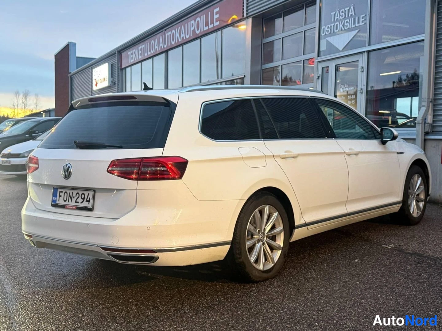 Valkoinen Volkswagen Passat 2017, takaviisto, kuva 7