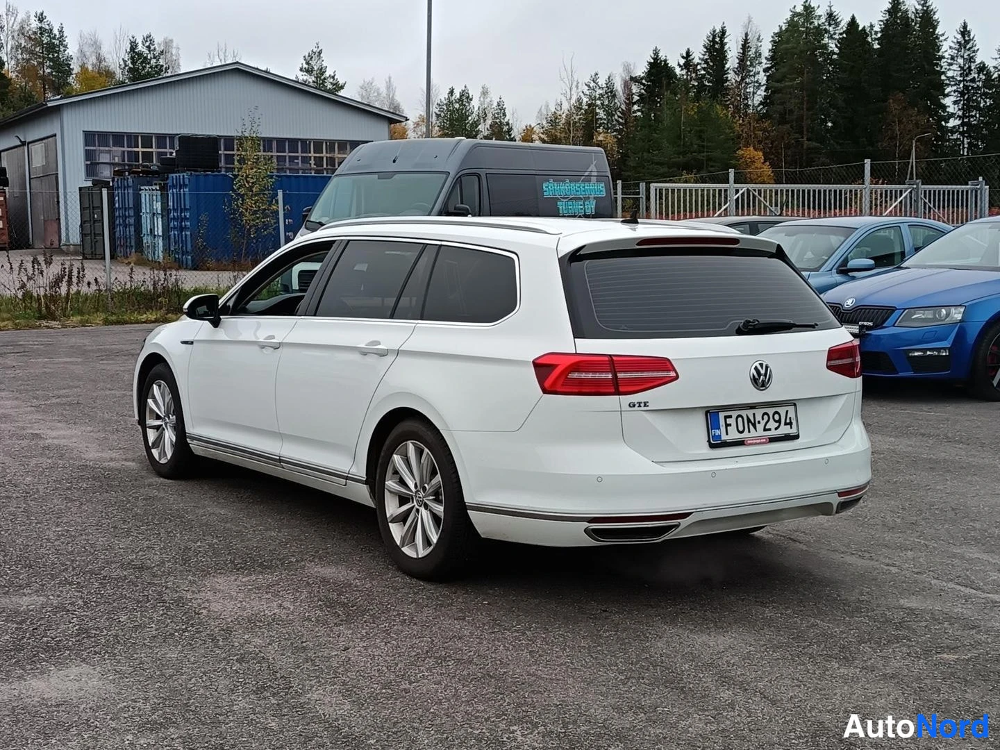 Valkoinen Volkswagen Passat 2017, takaviisto, kuva 5