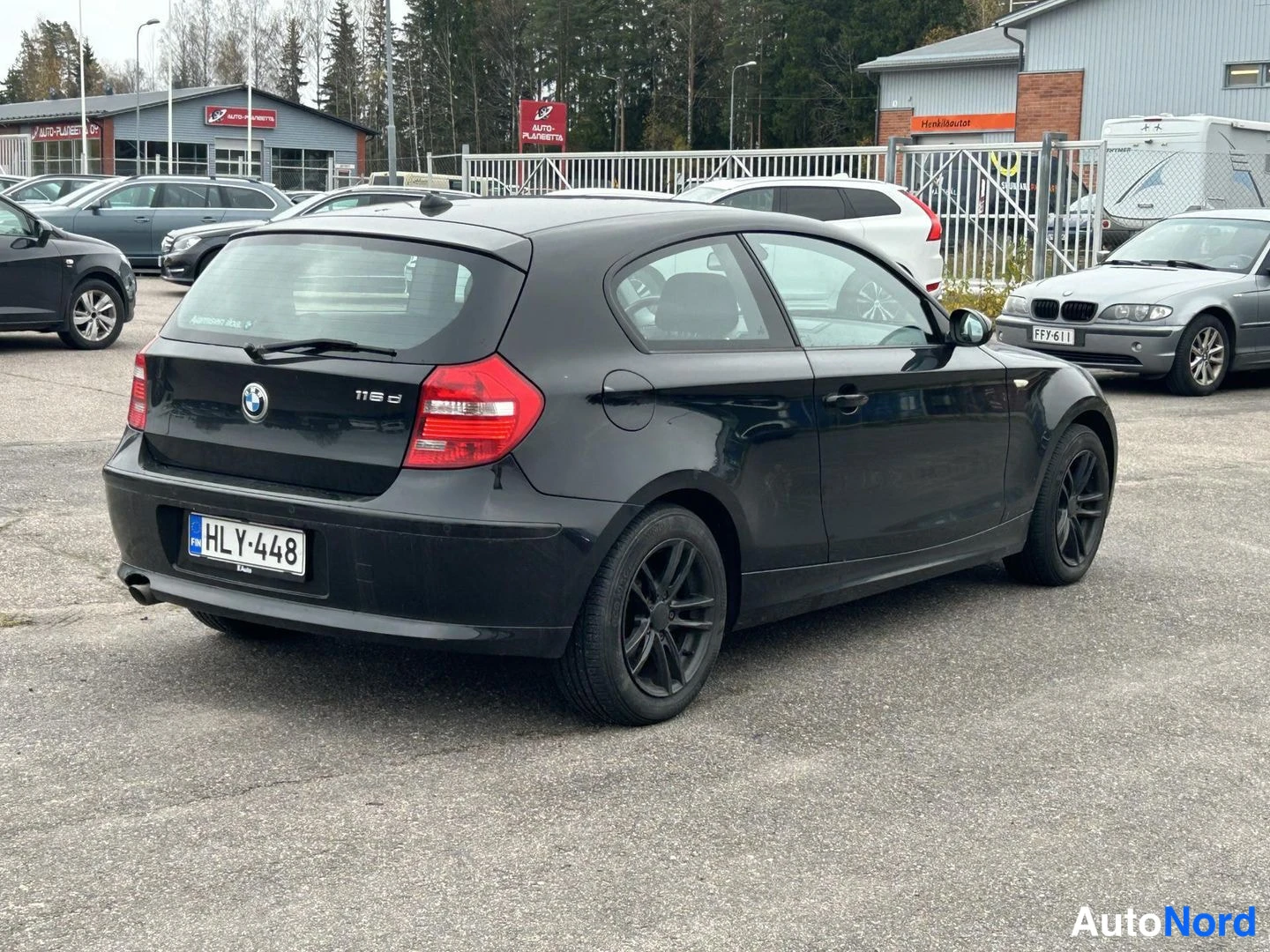 Musta BMW 116d 2009, takaviisto, kuva 5