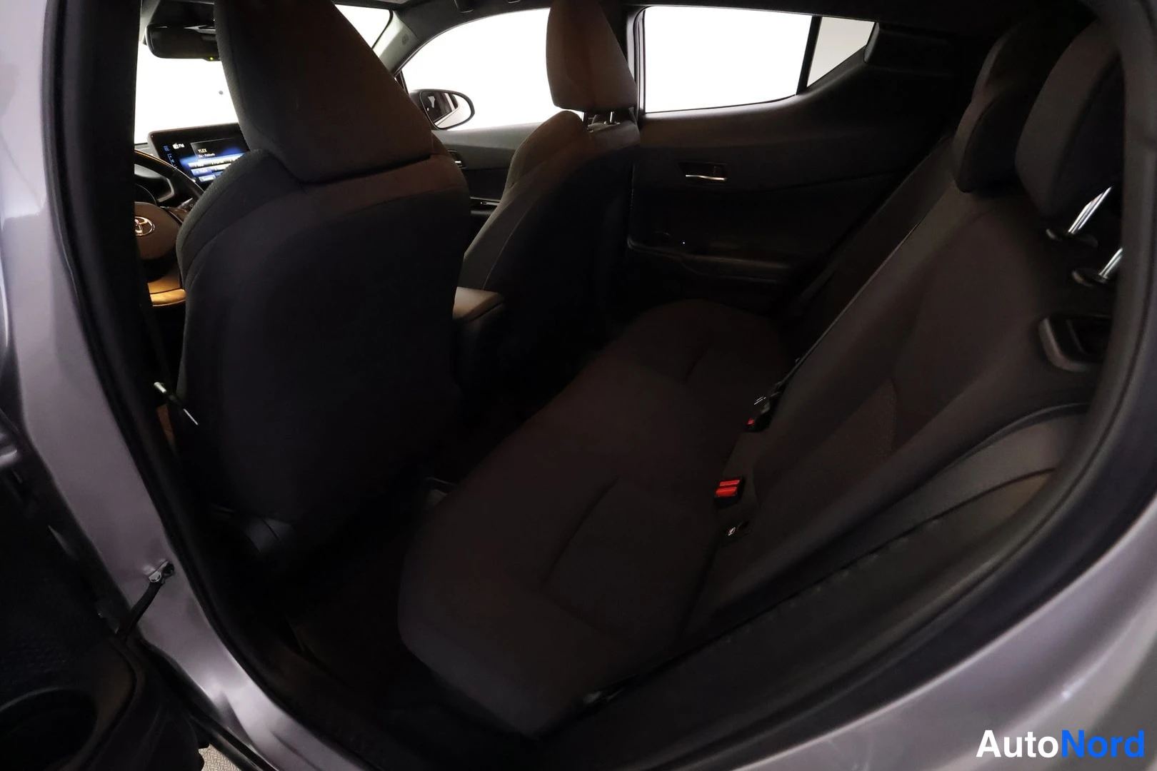 Toyota C-HR 2018, takaistuimet, kuva 19