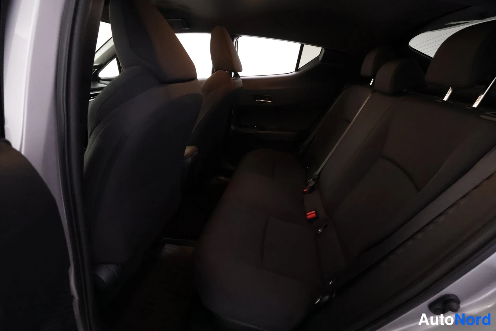 Toyota C-HR 2018, takaistuimet, kuva 20