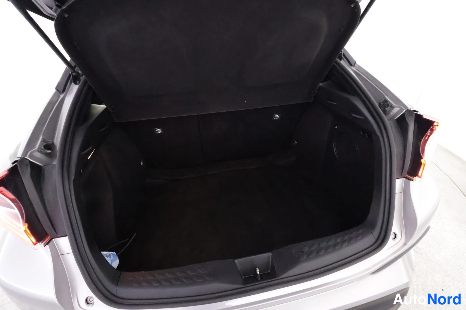 Toyota C-HR 2018, tavaratila, kuva 24