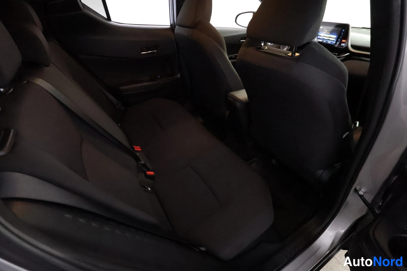 Toyota C-HR 2018, kuva 36