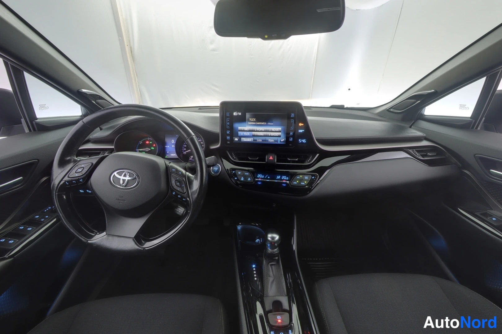 Toyota C-HR 2018, ohjaamo, kuva 7