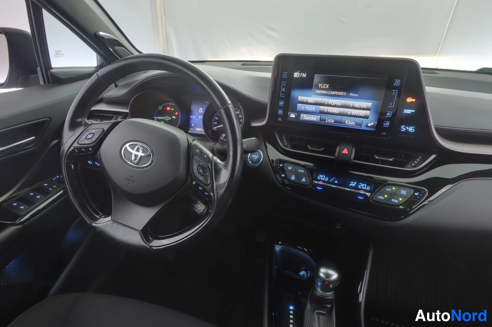 Toyota C-HR 2018, ohjaamo, kuva 8