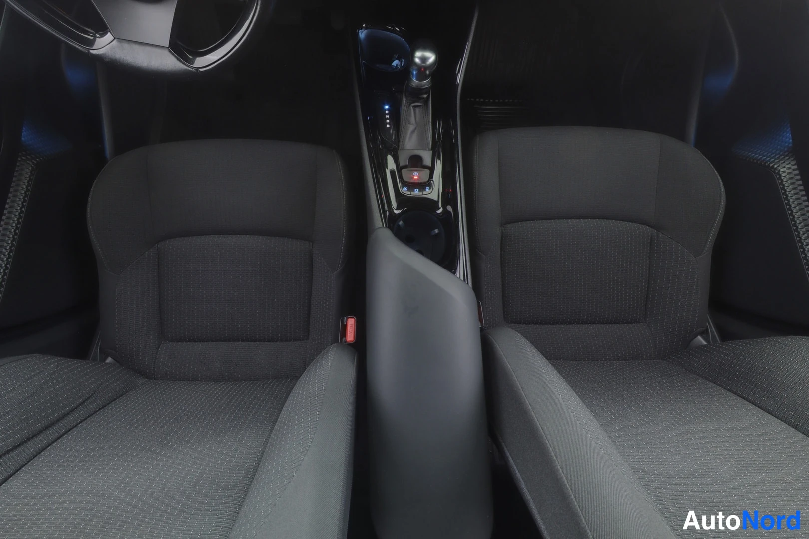 Toyota C-HR 2018, etuistuimet, kuva 16