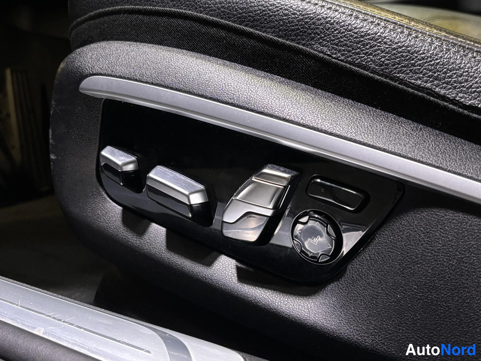 Grey BMW 730d xDrive 2017, detail, photo 11