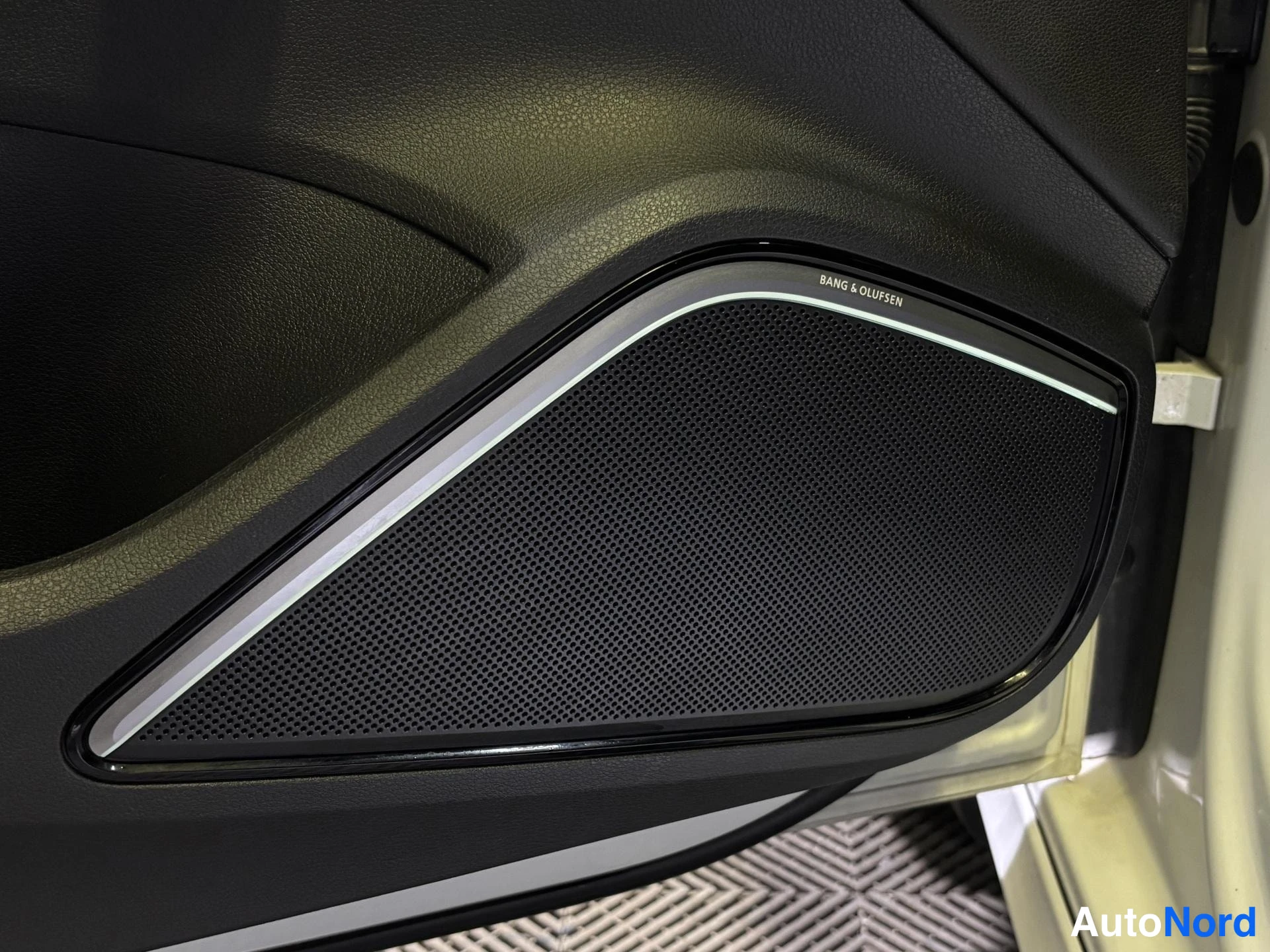 White Audi S3 2014, detail, photo 17