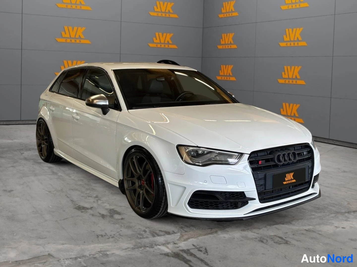 White Audi S3 2014, front three-quarter, nose to the right, photo 3