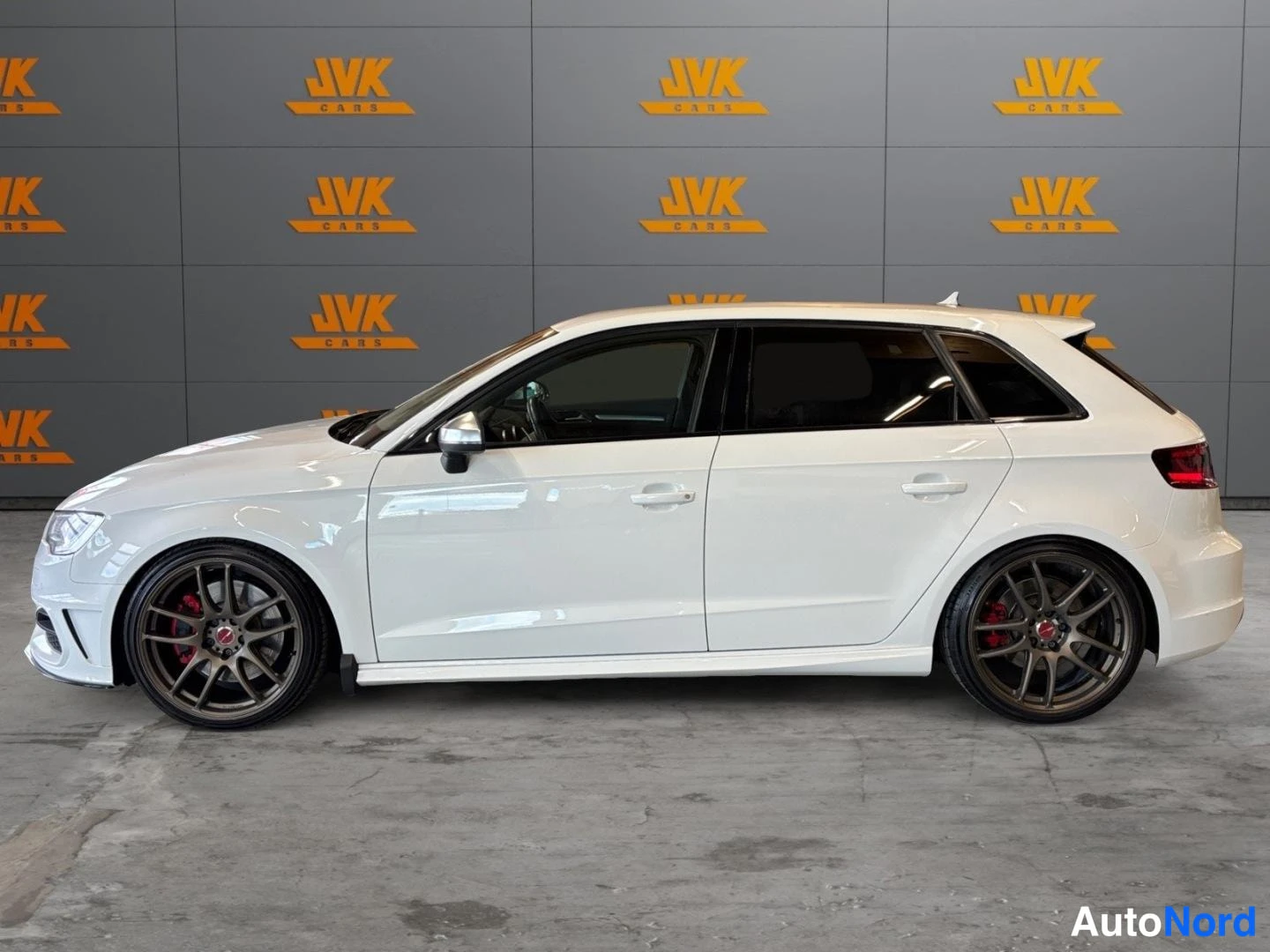 White Audi S3 2014, front three-quarter, nose to the left, photo 2