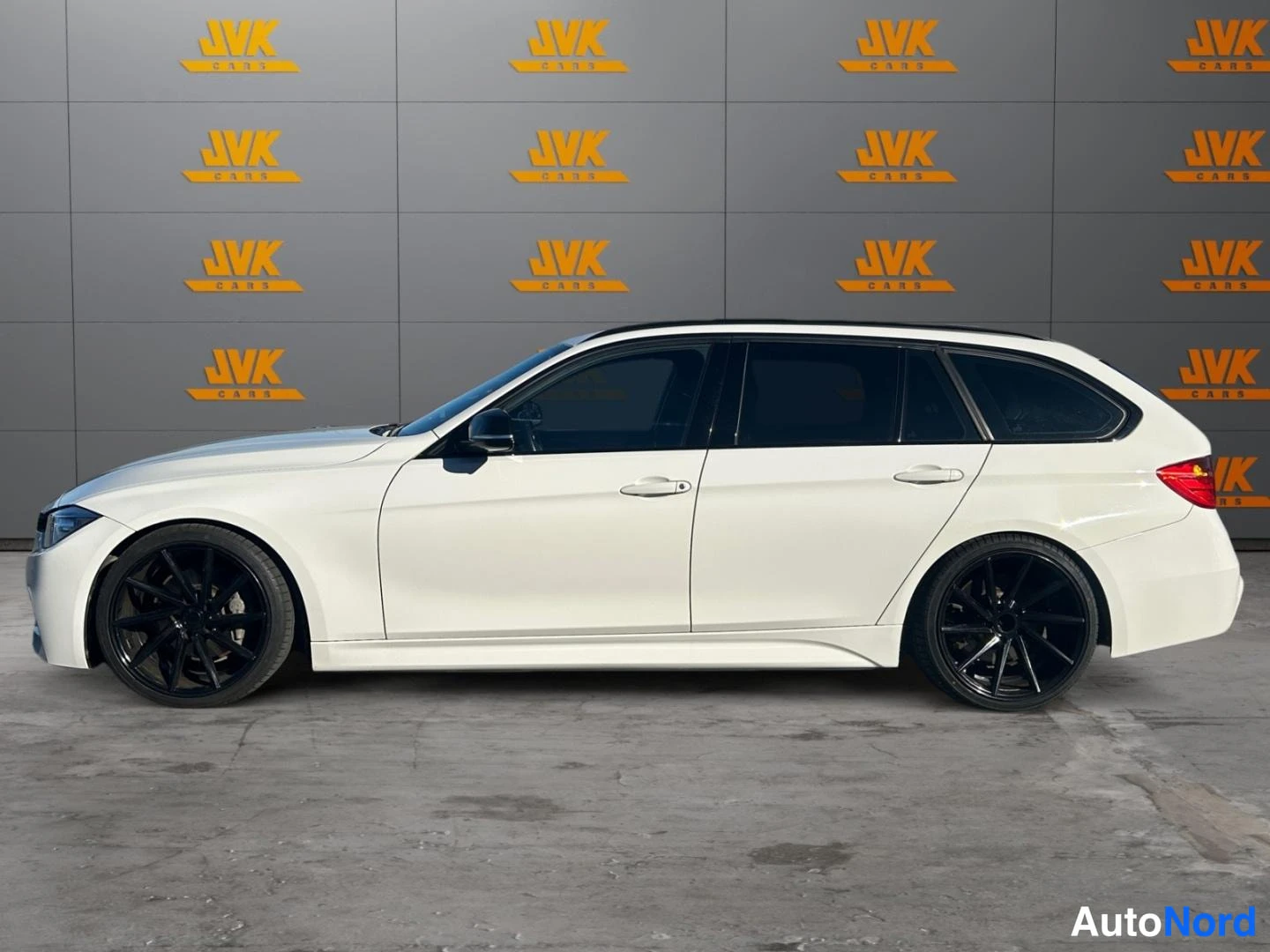 White BMW 335d xDrive 2014, front three-quarter, nose to the left, photo 2