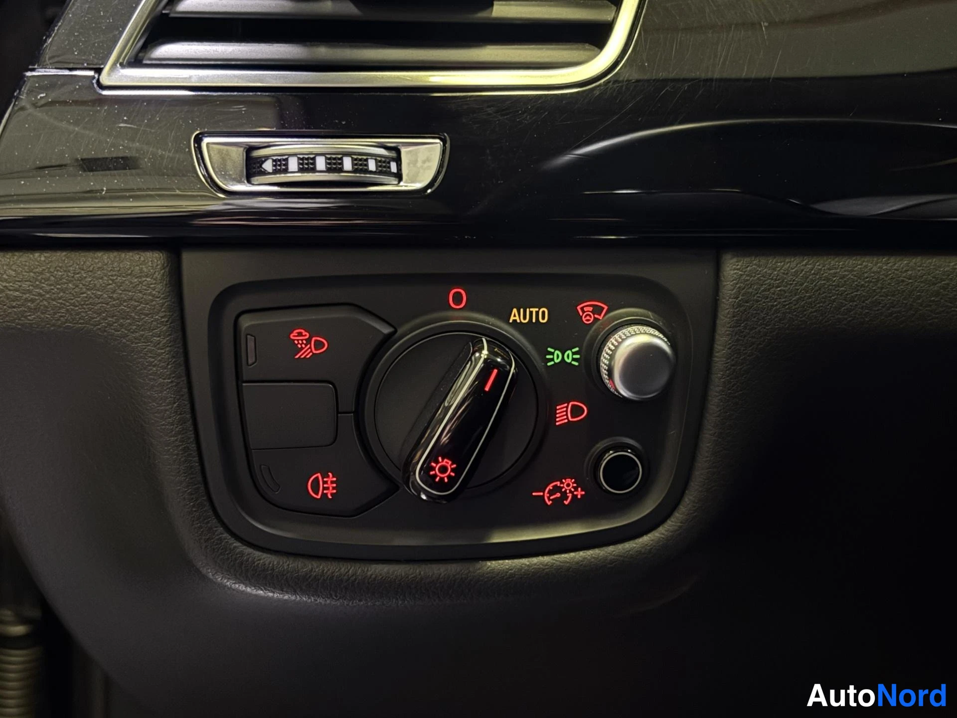 Black Audi A8 2015, detail, photo 17