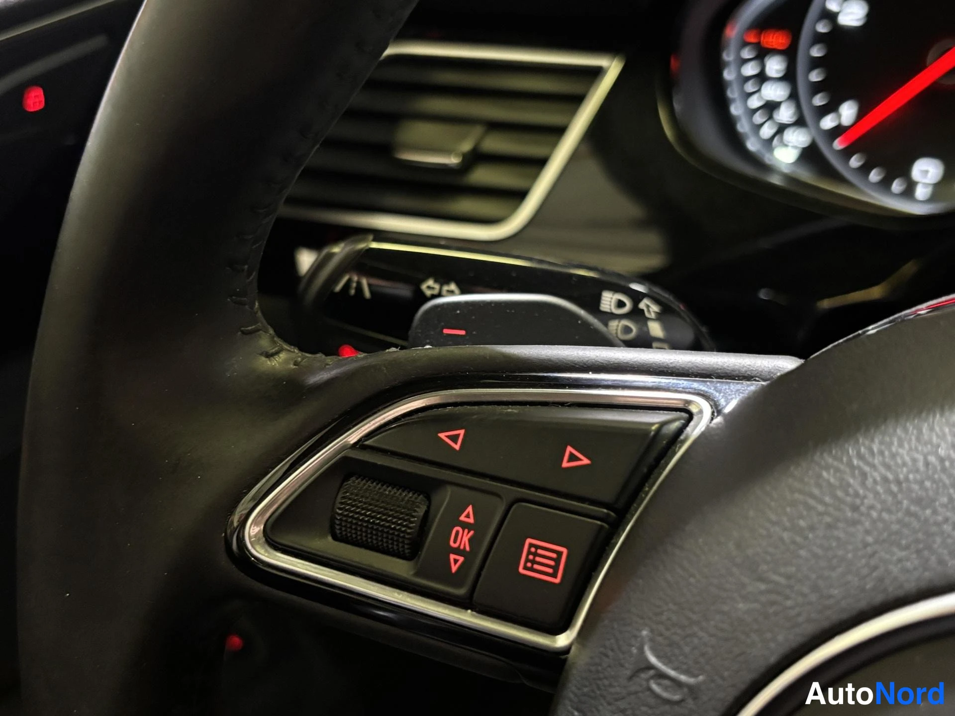 Black Audi A8 2015, detail, photo 13