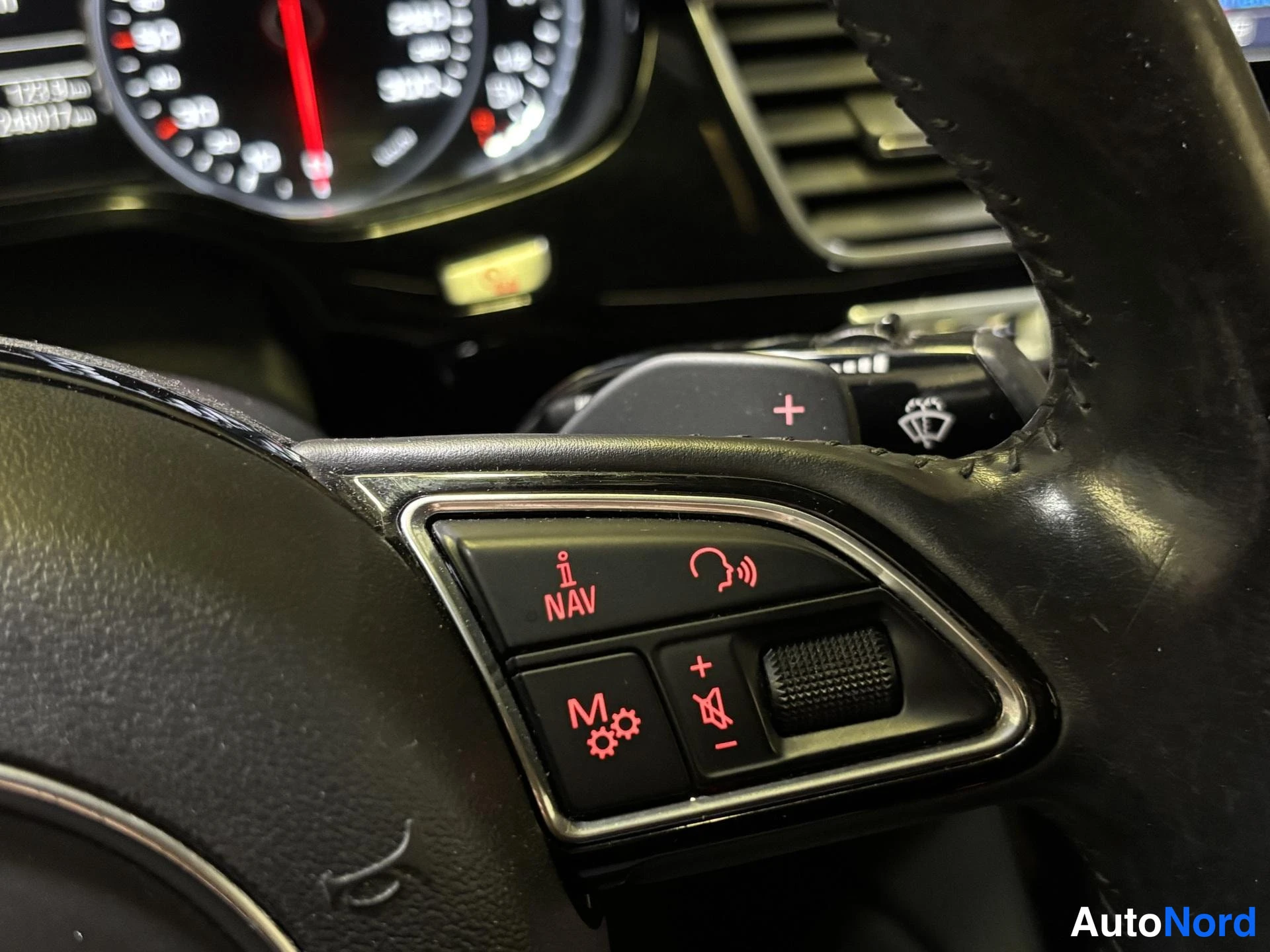 Black Audi A8 2015, detail, photo 14