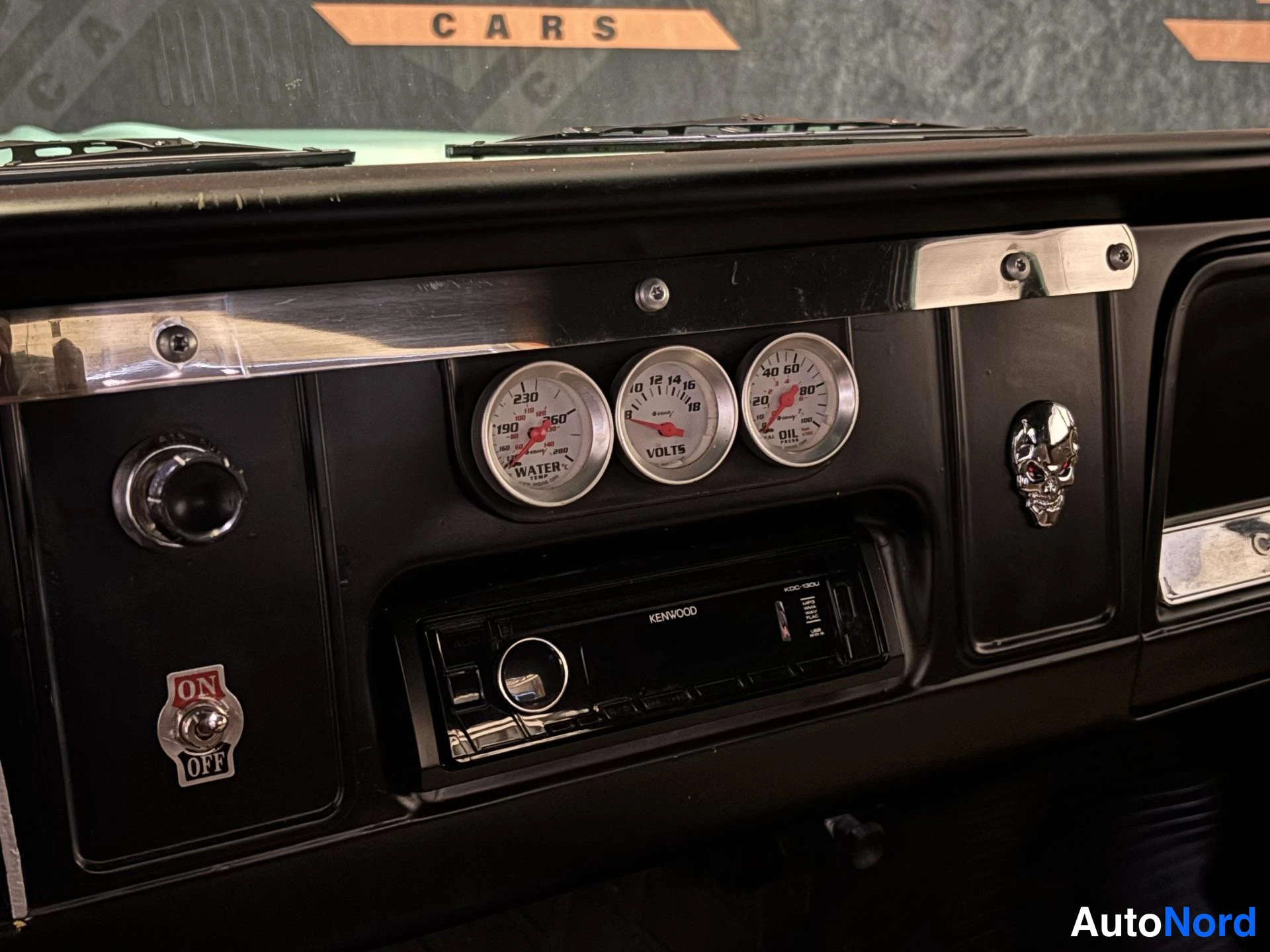 Yellow Chevrolet C10 1966, detail, photo 9