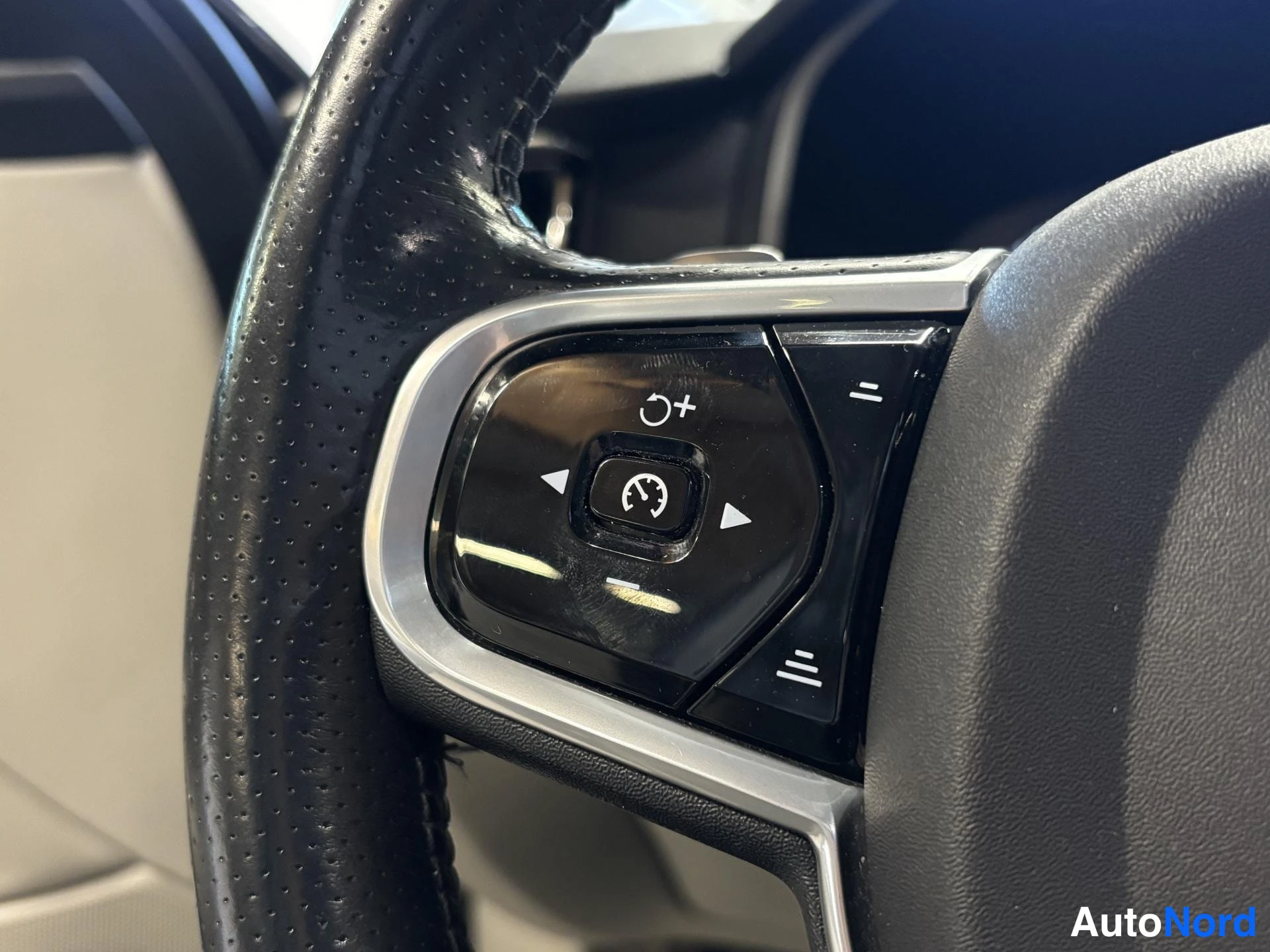 Black Volvo S90 2018, detail, photo 13