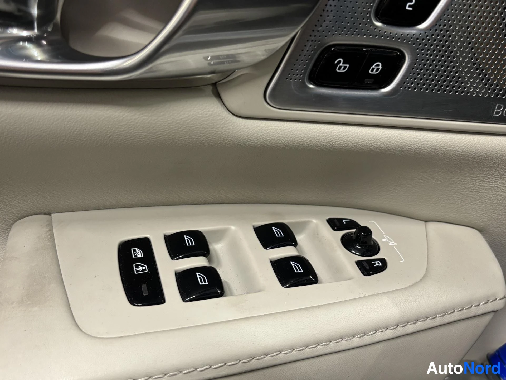 Black Volvo S90 2018, detail, photo 15