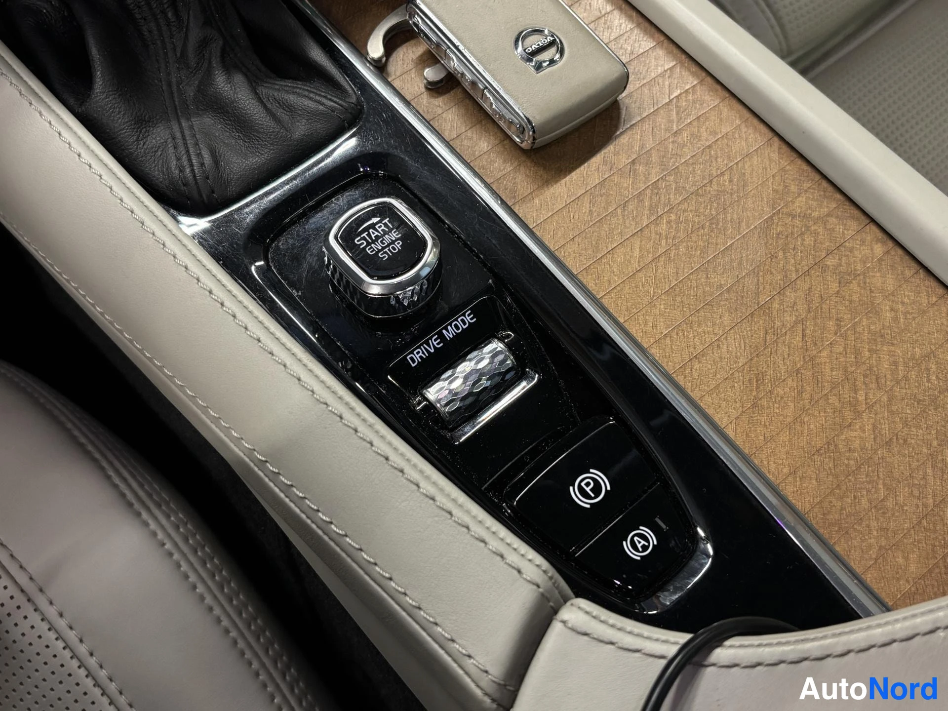 Black Volvo S90 2018, detail, photo 17