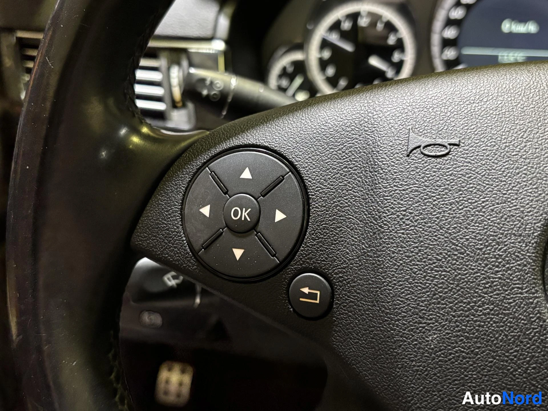 Brown Mercedes-Benz E 2011, detail, photo 20