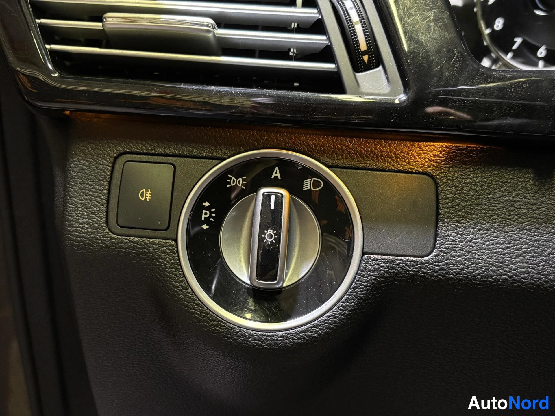 Brown Mercedes-Benz E 2011, detail, photo 18