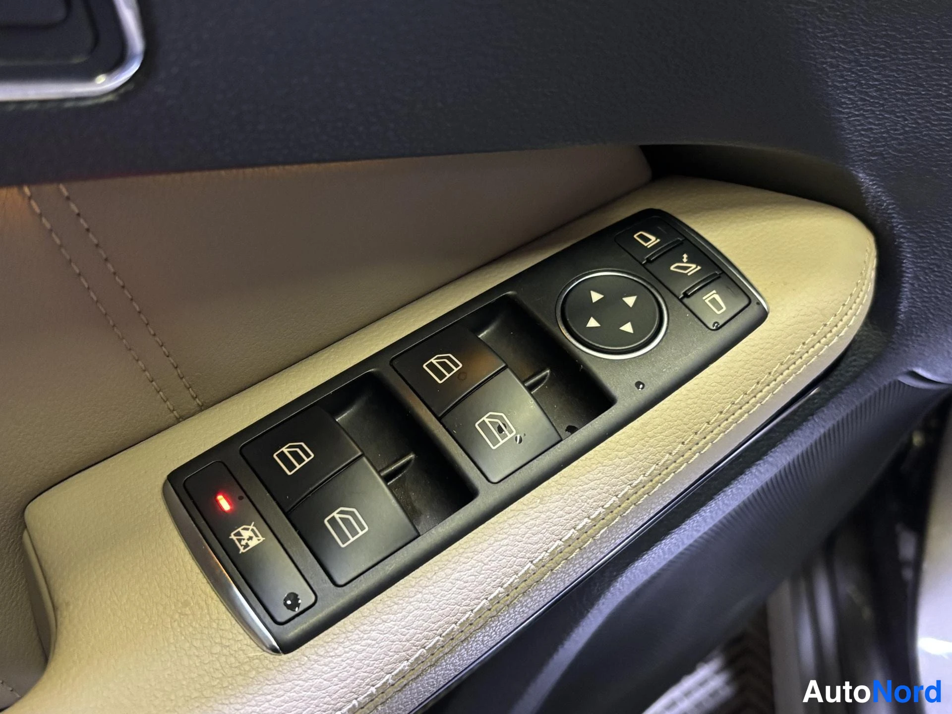 Brown Mercedes-Benz E 2011, detail, photo 19