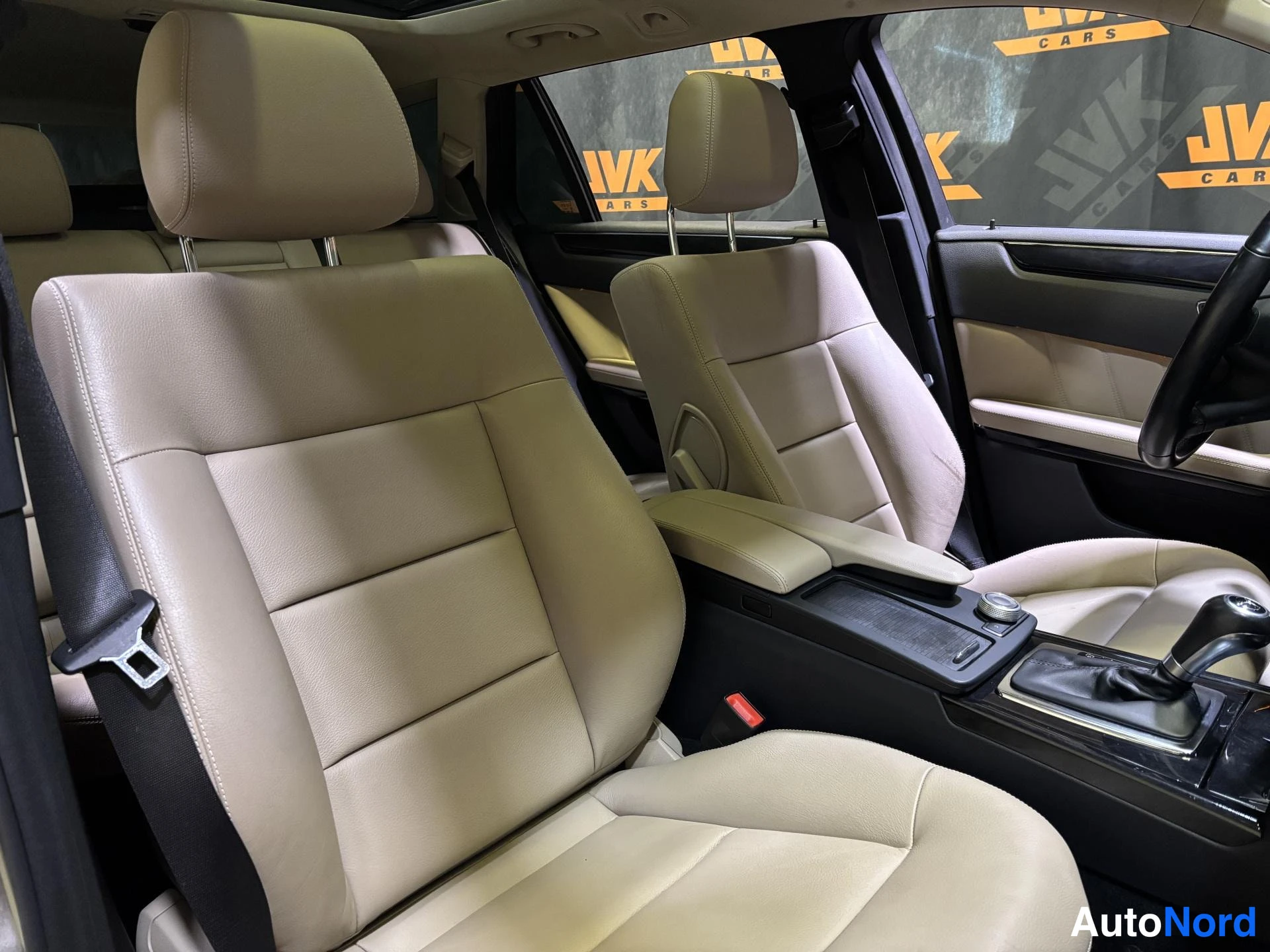 Brown Mercedes-Benz E 2011, front seats, photo 9