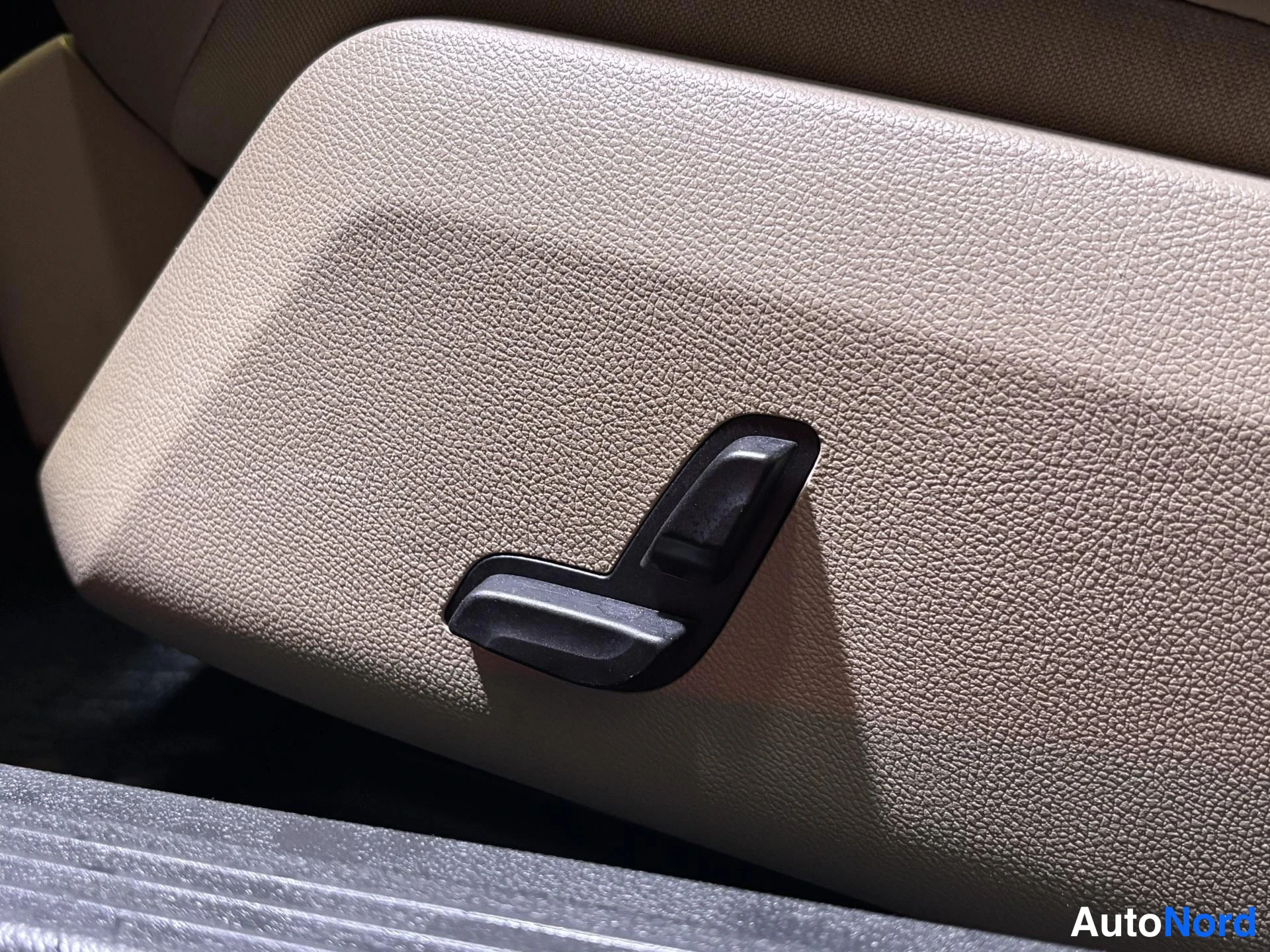 Brown Mercedes-Benz E 2011, detail, photo 11