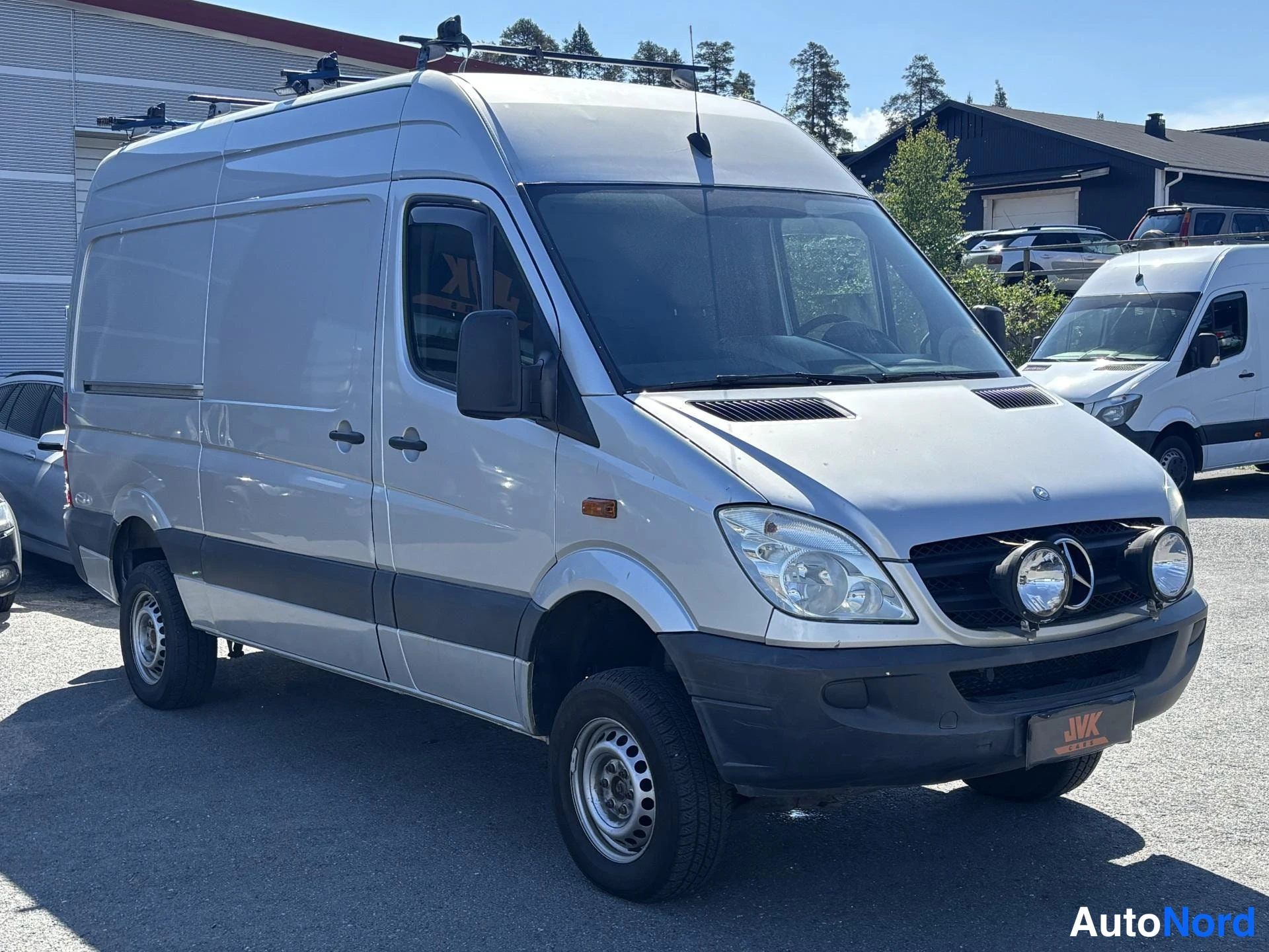 Grey Mercedes-Benz Sprinter 2009, front three-quarter, nose to the right, photo 2