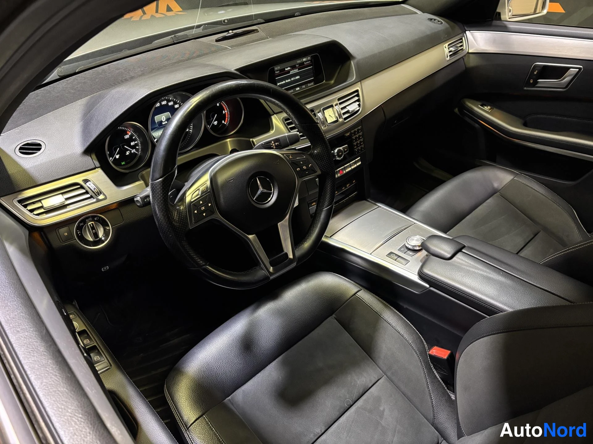 Silver Mercedes-Benz E 2014, cockpit, photo 7