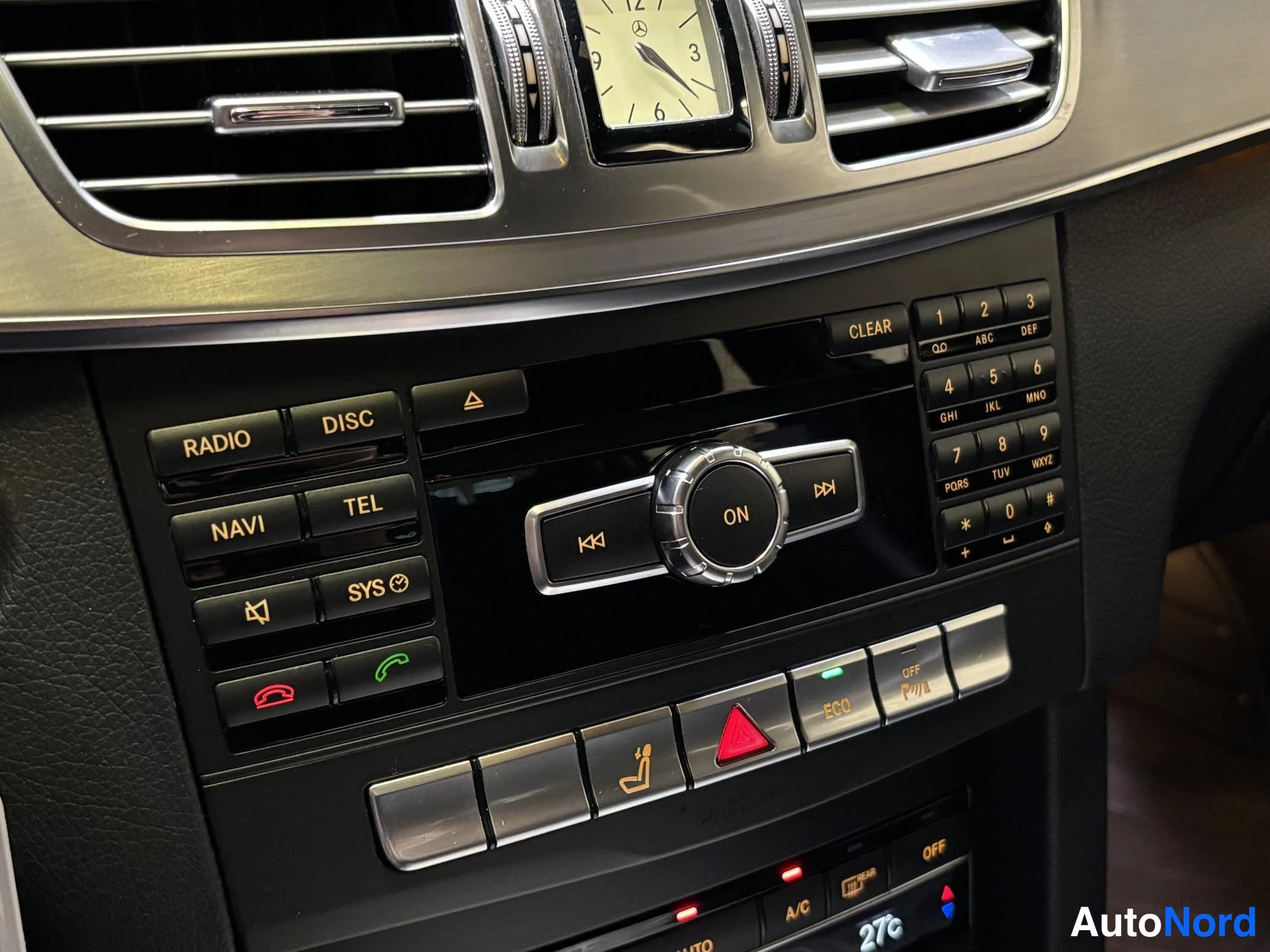 Silver Mercedes-Benz E 2014, detail, photo 17