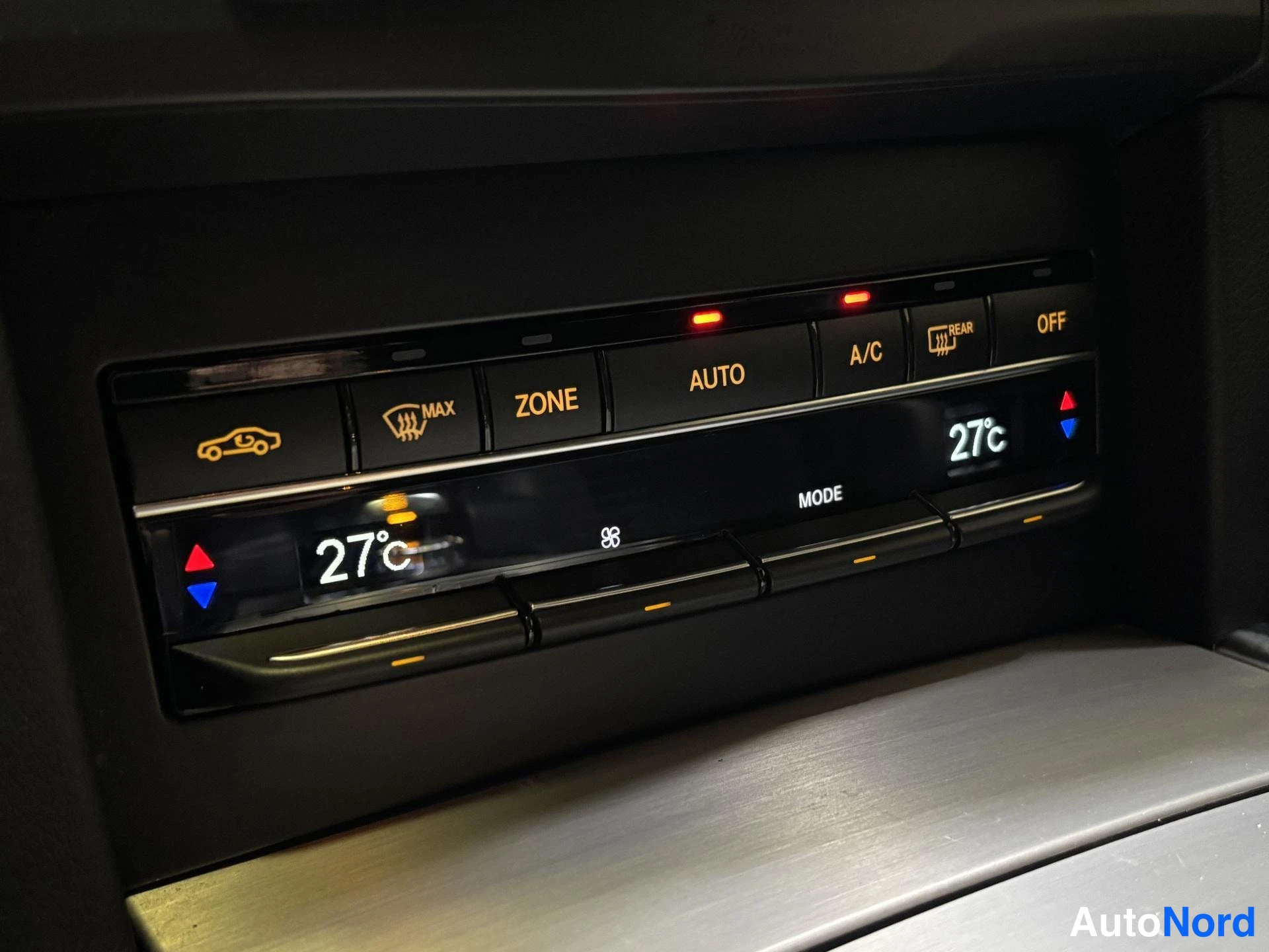Silver Mercedes-Benz E 2014, detail, photo 18