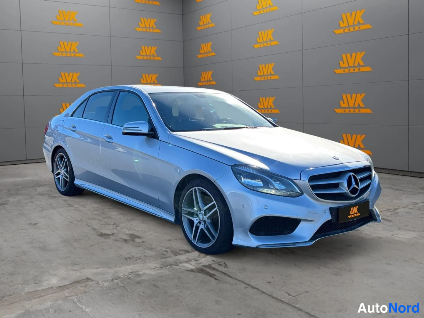 Silver Mercedes-Benz E 2014, front three-quarter, nose to the right, photo 2