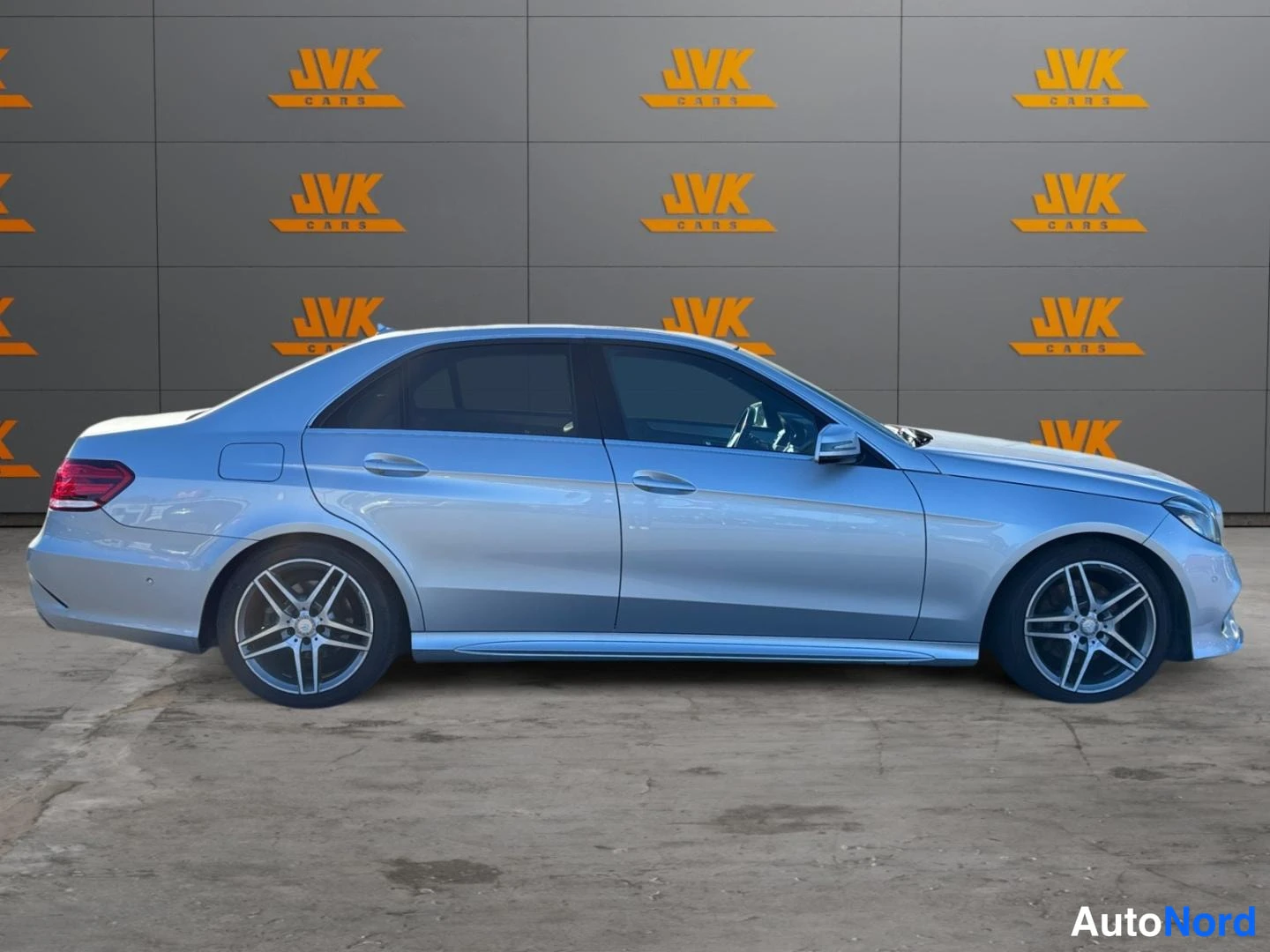 Silver Mercedes-Benz E 2014, side, photo 3