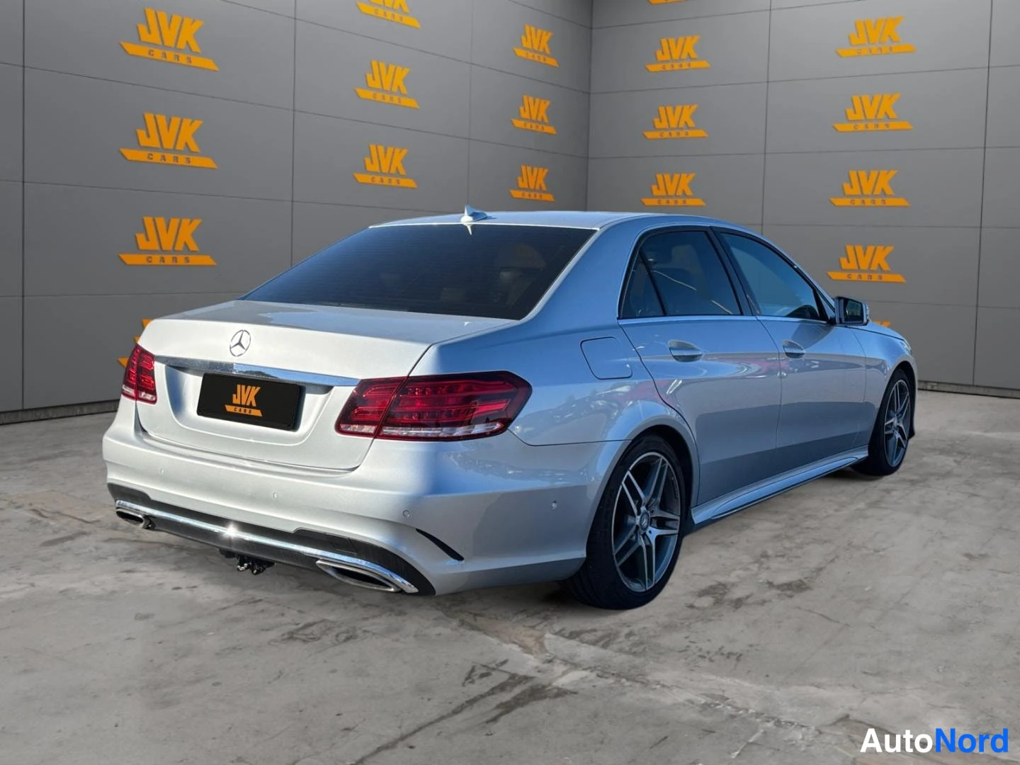 Silver Mercedes-Benz E 2014, rear three-quarter, photo 5