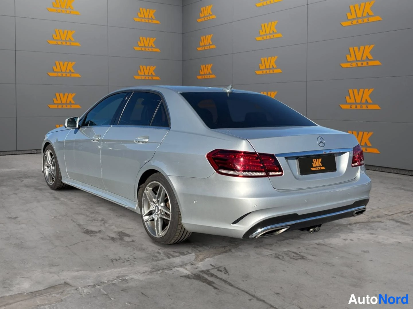 Silver Mercedes-Benz E 2014, rear three-quarter, photo 6