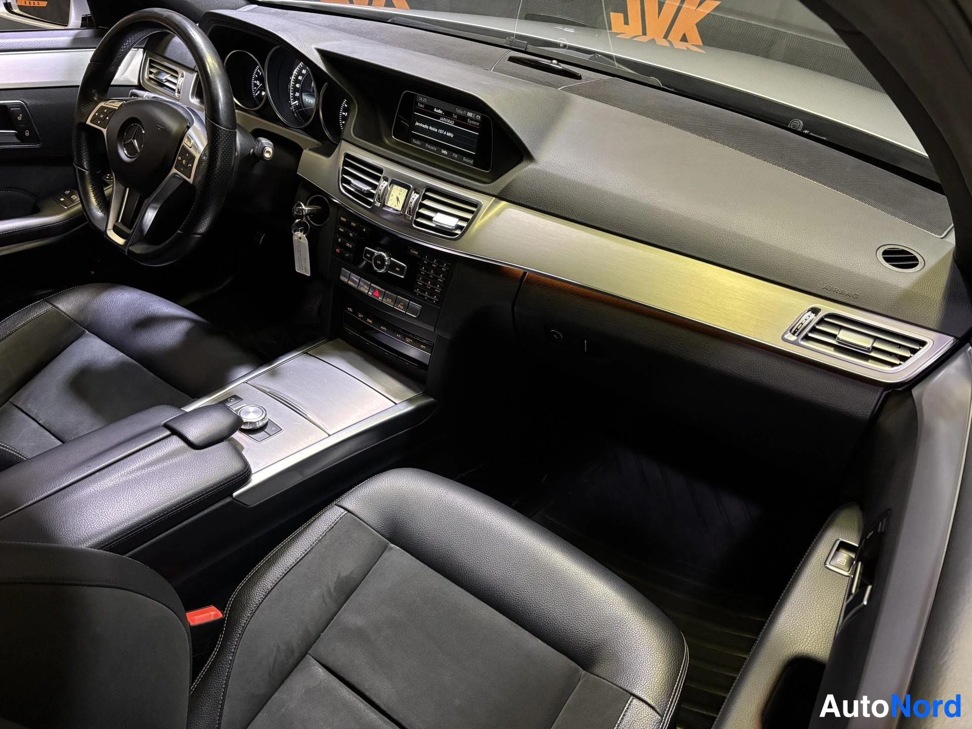 Silver Mercedes-Benz E 2014, cockpit, photo 9